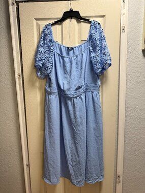 Textured Lace Sleeve Stretchy Waist Midi Dress.